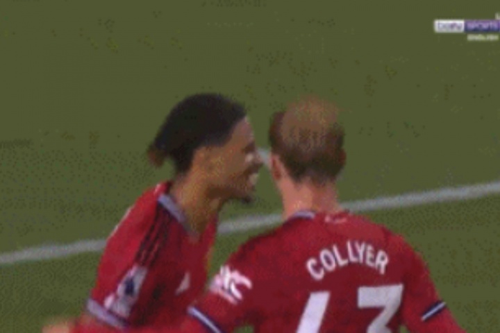 pg-打花了！莱昂带球滑倒，随后小将威廉斯得球破门，曼联4-0领先